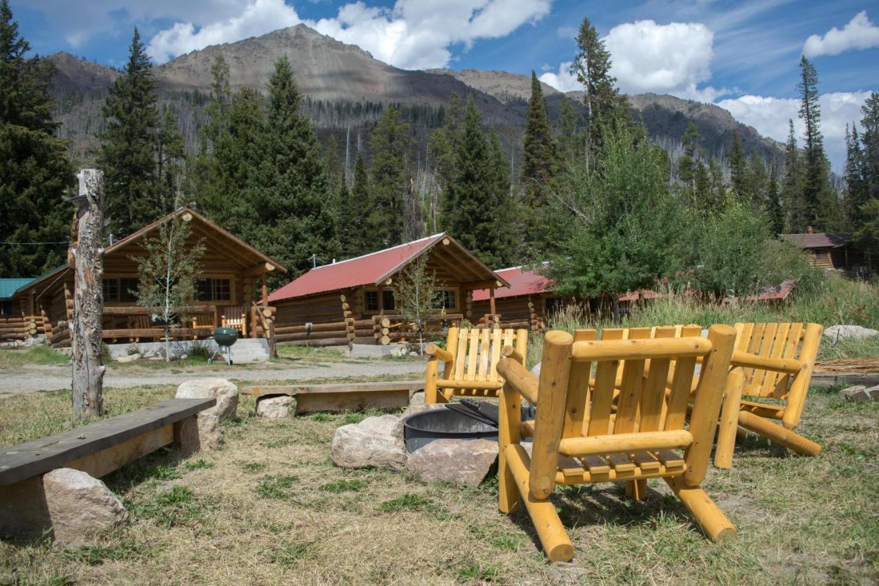 Silver Gate Lodging Cooke City Exteriör bild
